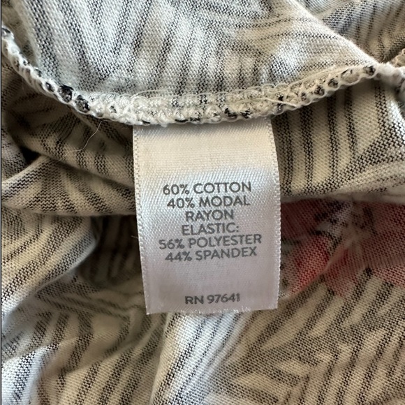 J. Jill Women's Floral Smocked Stretchy Boho Red Black Tunic Top Size Medium - Picture 8 of 8